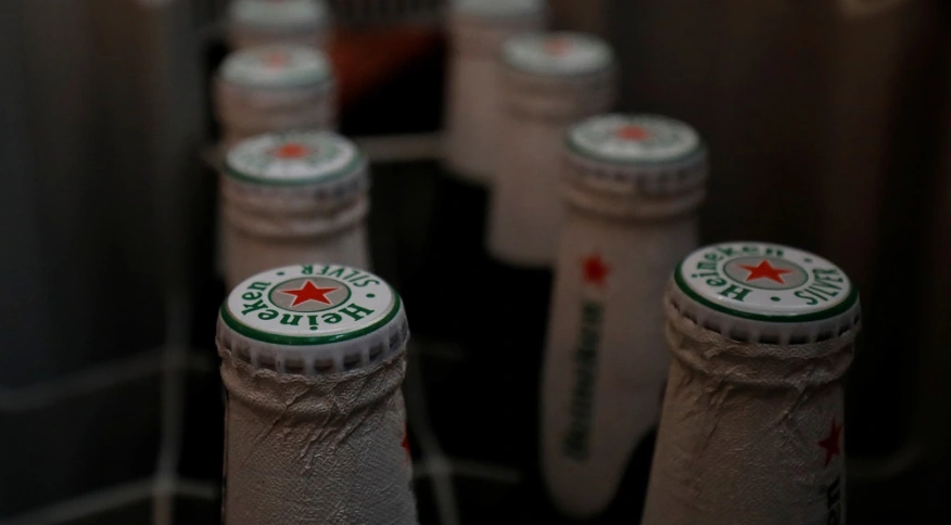 Após interromper investimentos e exportações, Heineken anuncia que sairá da Rússia