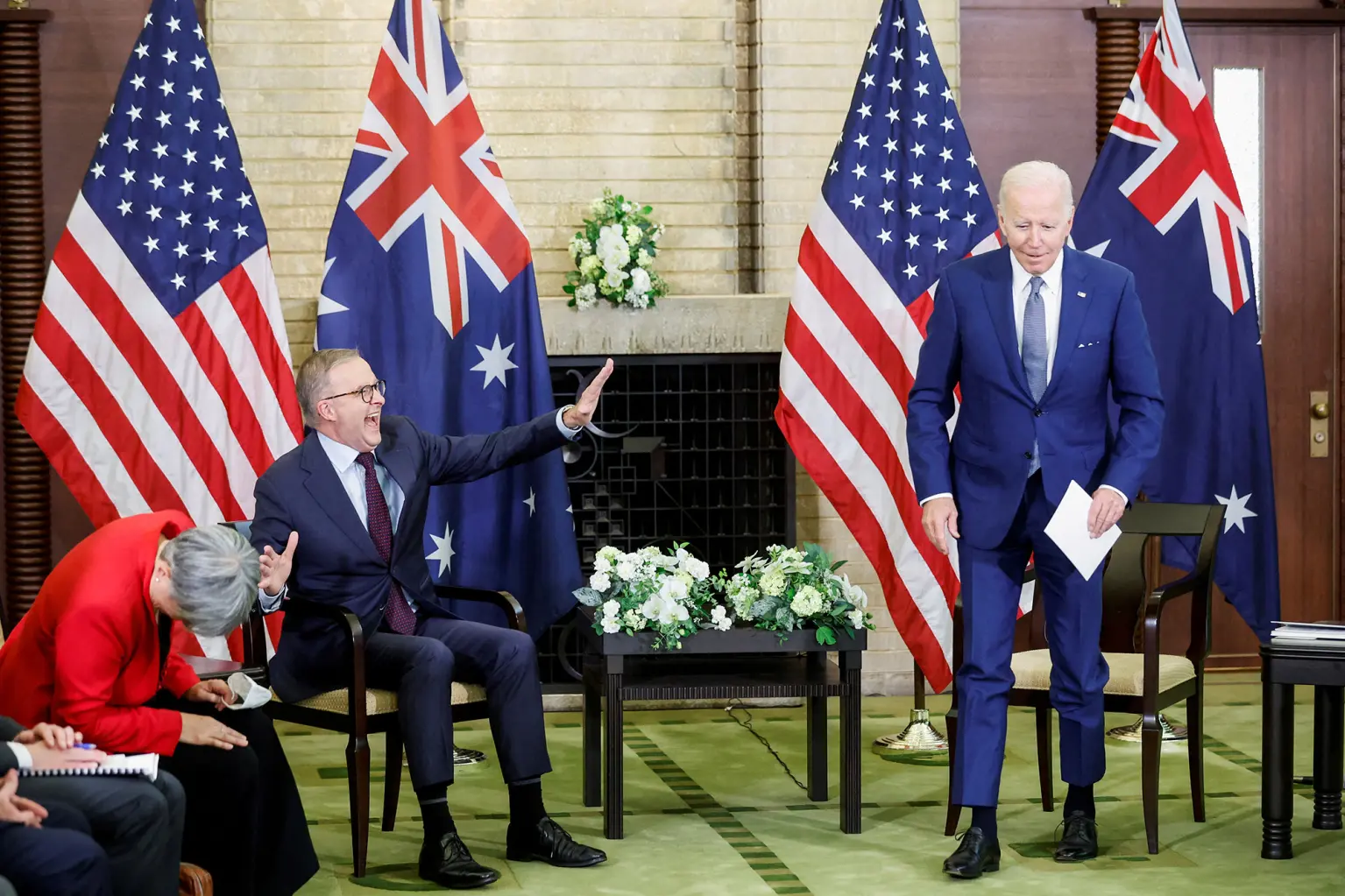 Joe Biden finge sair da reunião quando primeiro-ministro australiano menciona NRA