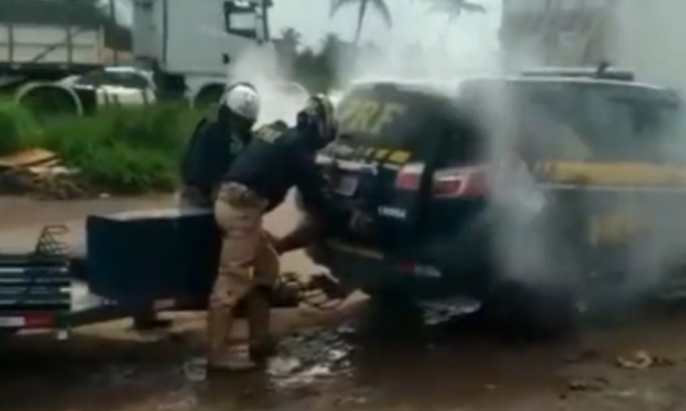 PRF afasta agentes envolvidos na morte de homem asfixiado em viatura em Sergipe