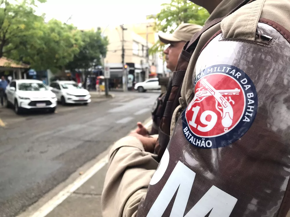 Dois policiais militares e um suspeito são baleados durante troca de tiros em Salvador