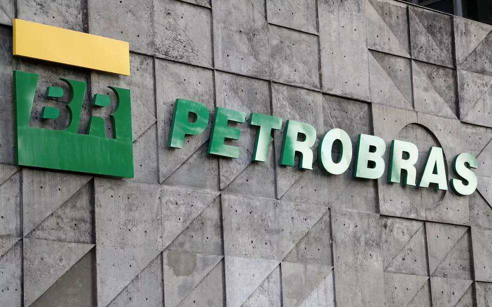 Petrobras reinicia processo de venda de três refinarias