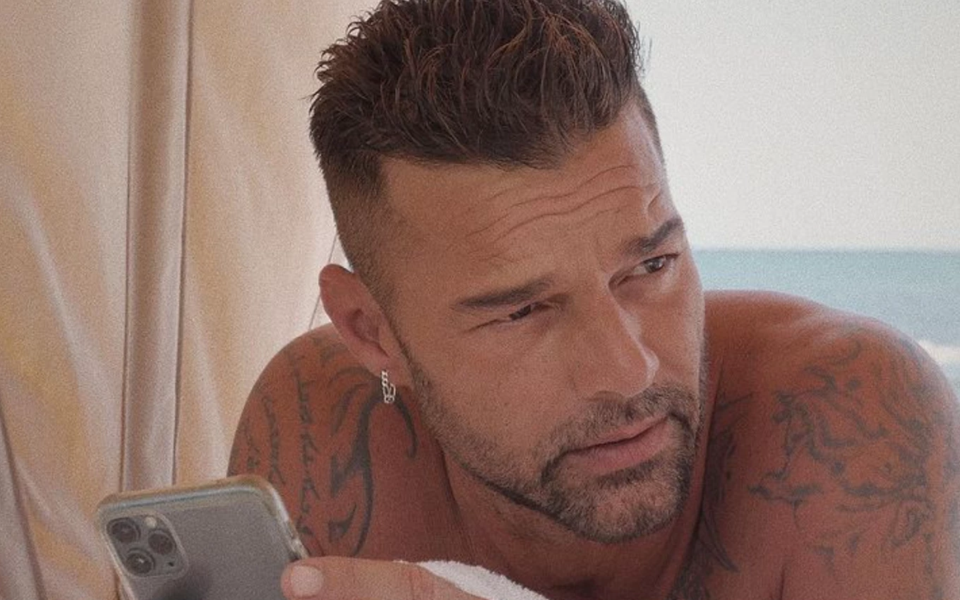 Ricky Martin prestará depoimento nesta quinta após acusações de abuso e incesto