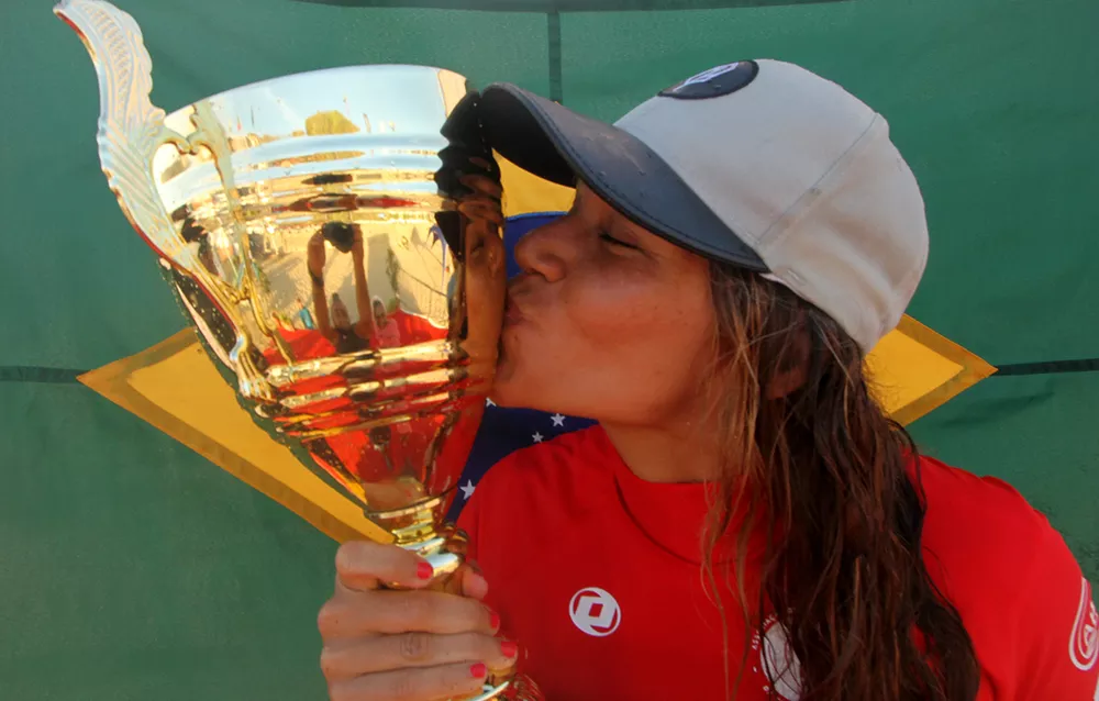 Isabela Sousa é pentacampeã mundial de bodyboard