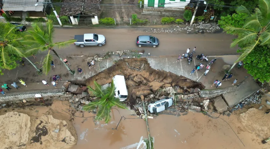 Resgates trabalham em busca de desaparecidos no litoral de SP; 36 mortes foram confirmadas