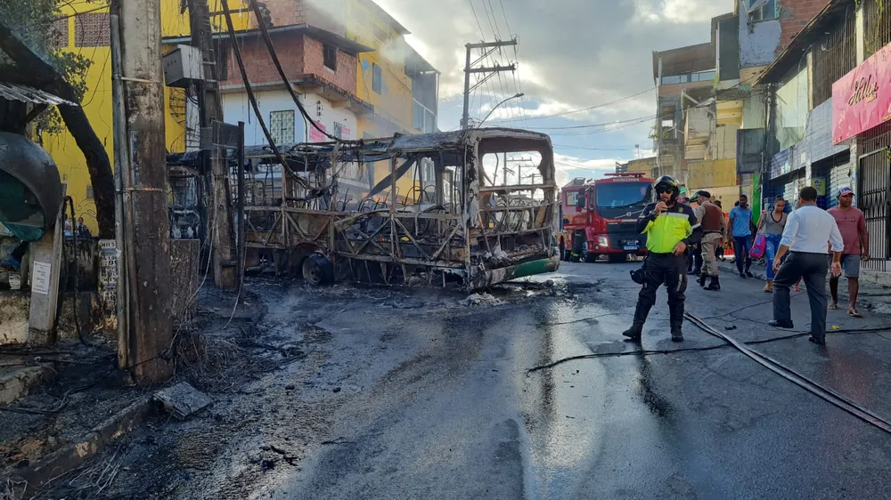 Ônibus voltam a circular no bairro de Sussuarana, em Salvador; coletivos ainda não acessam o final de linha