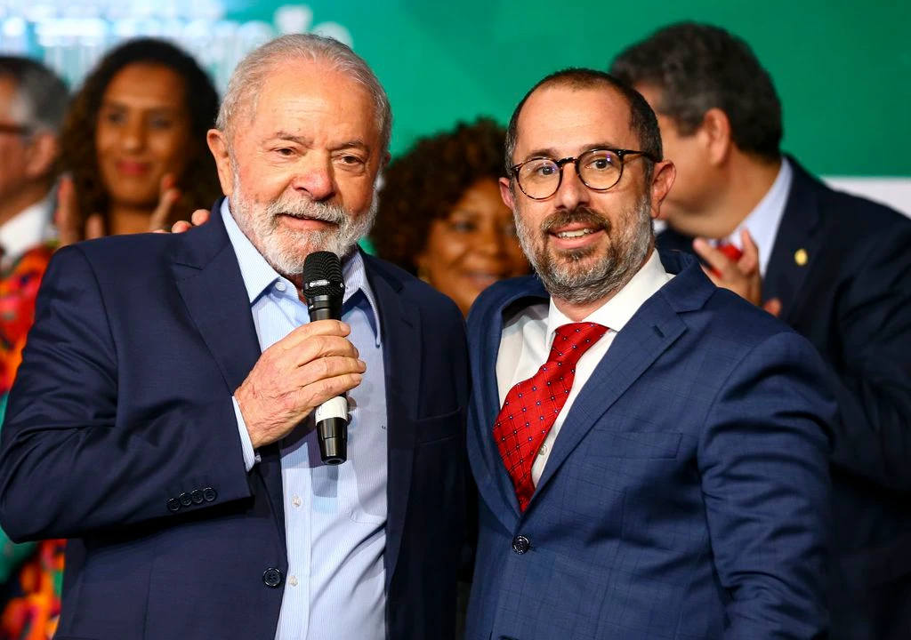 Piada: Lula assina decreto para criar conselho de combate à corrupção