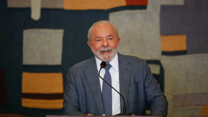 Lula faz trocas em cargos de liderança das Forças Armadas