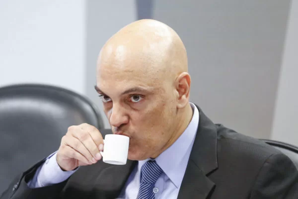 Moraes manda PF incluir nome de Eustáquio na lista vermelha da Interpol