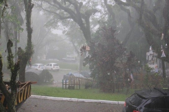 RS e SC entram em alerta para temporais