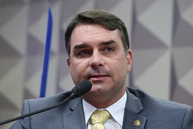 Flávio Bolsonaro nega favorecimento da Abin em “rachadinhas”