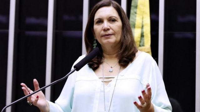 Bia Kicis quer que Secom esclareça valor do contrato do “Sem Censura”