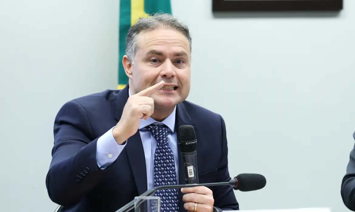 Investir mais do que pode não ajuda a economia, diz Renan Filho