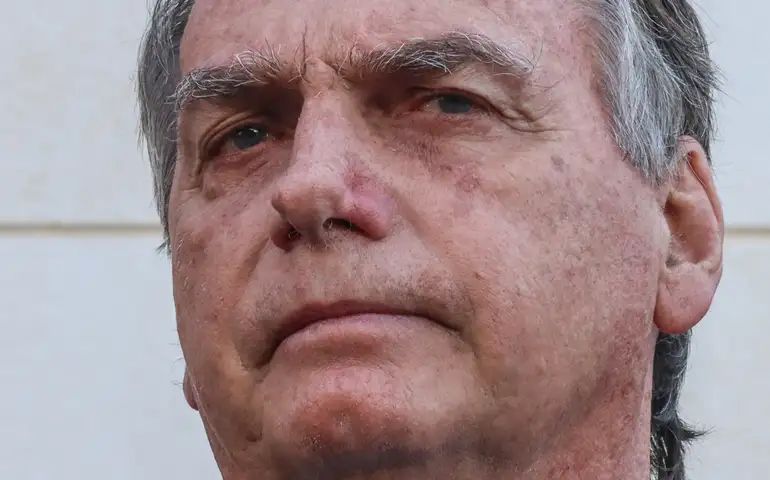 TSE trabalhou para eleger Lula, diz Bolsonaro