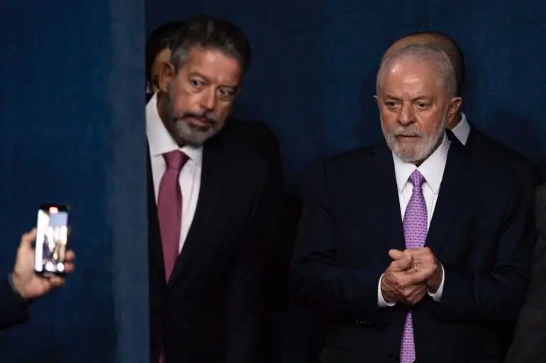 Após recados, Lula recebe Lira no Alvorada