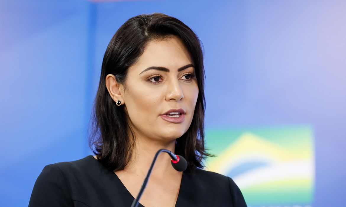 Em uma possível disputa eleitoral Michelle teria mais votos que Tarcísio, diz pesquisa