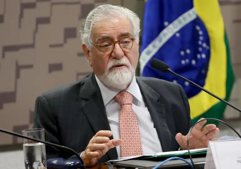 Comparação de Lula foi insensível, diz ex-chanceler