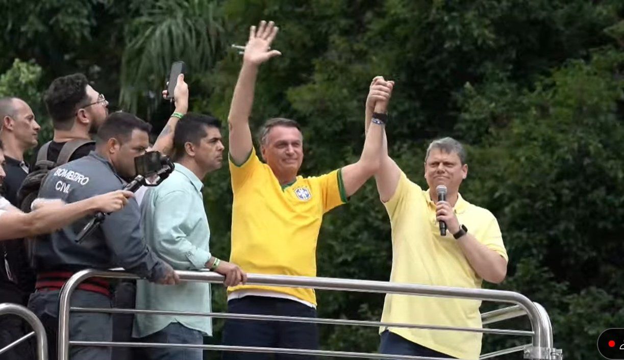 O que eu busco é a pacificação, é passar uma borracha no passado, diz Bolsonaro em discurso