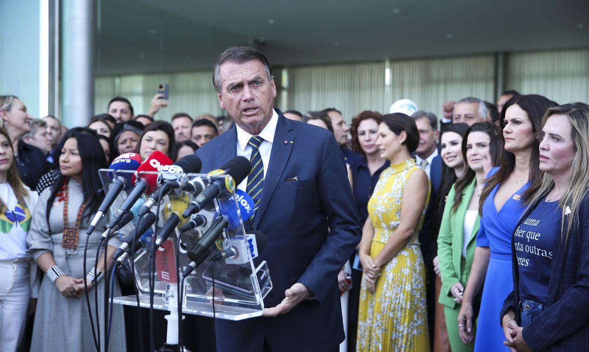 Bolsonaro dá entrada em hospital para check-up anual