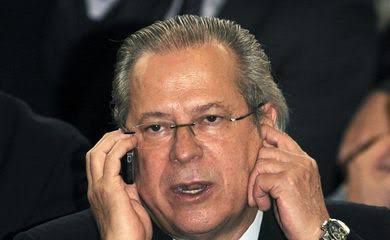 Dirceu está internado com pneumonia em São Paulo