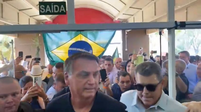 Bolsonaro é ovacionado em Americana (SP)