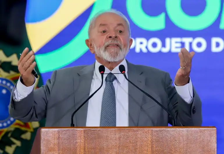 Lula diz que vai “encher o saco” do iFood para regulamentar apps