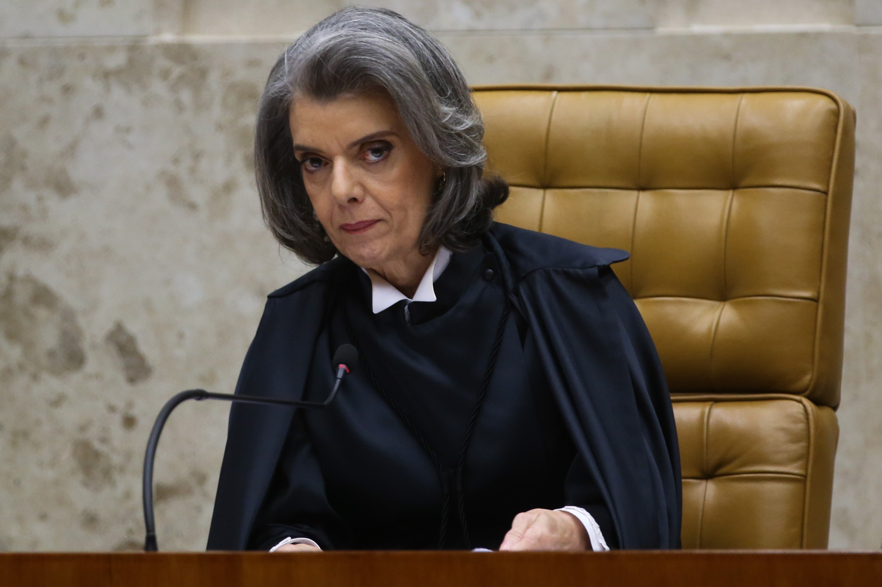 Anistia “não parece o caso” de presos por 8 de Janeiro, diz ministra Carmén Lúcia