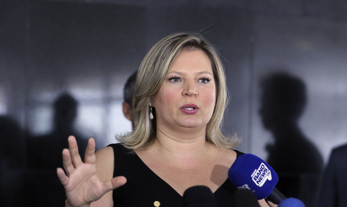 Joice Hasselmann se filia ao Podemos