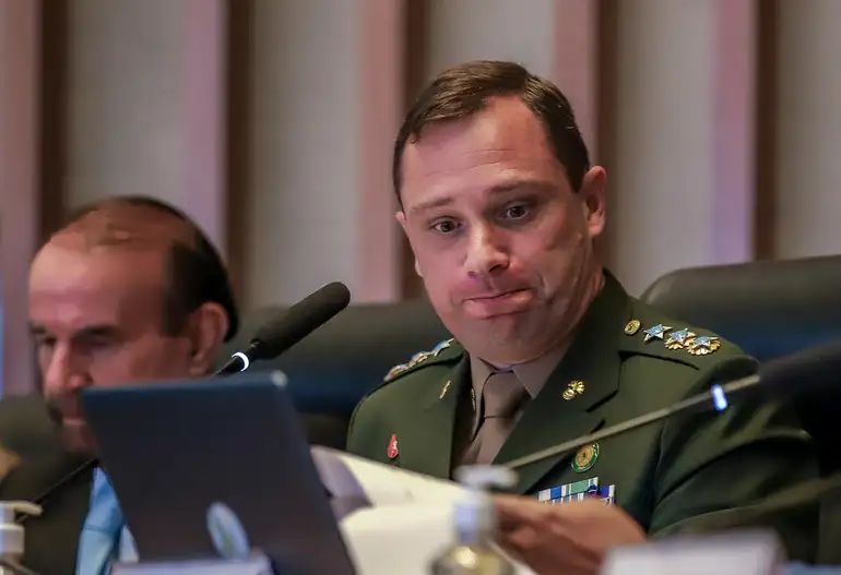 Militares fazem vaquinha para arrecadar R$ 300 mil para Mauro Cid após nova prisão