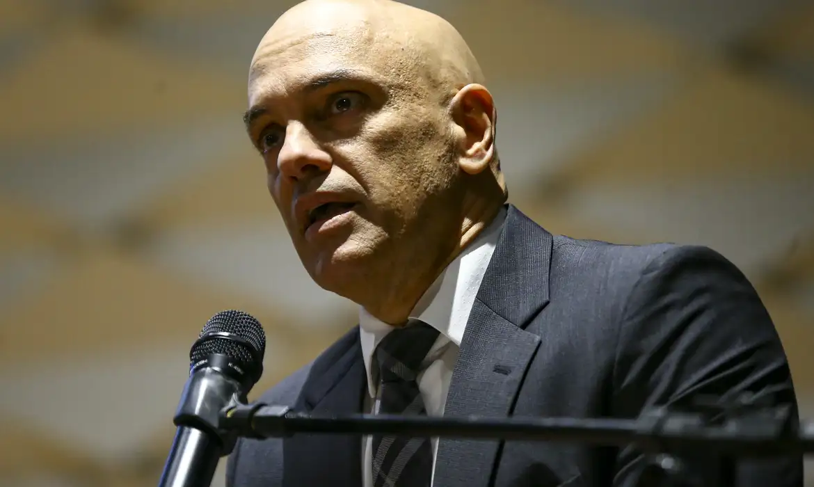 Moraes nega devolução de passaporte a Bolsonaro 