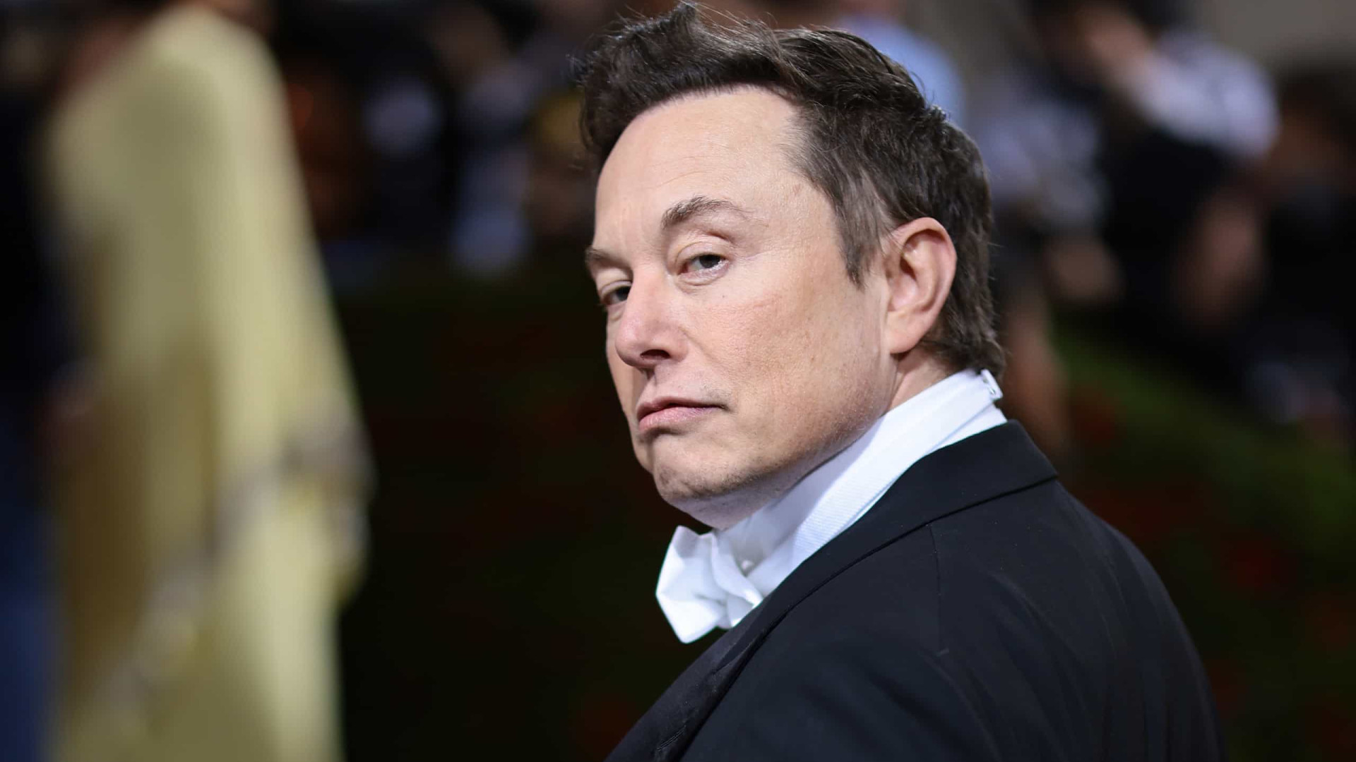 Elon Musk diz que vai retirar bloqueios de perfis e questiona Alexandre de Moraes