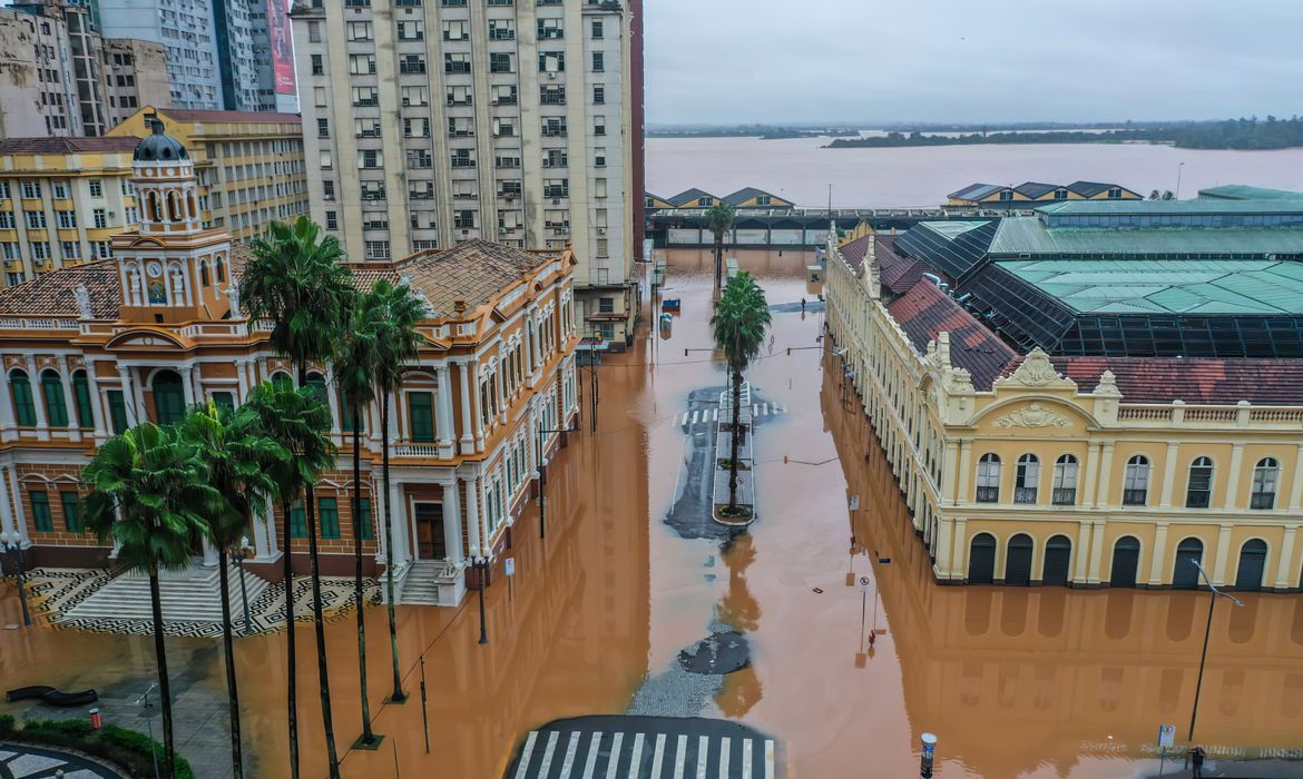  Porto Alegre suspende voos até o fim do mês