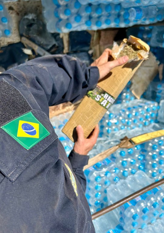 Caminhão com doações ao RS é apreendido com mais de 3 toneladas de maconha