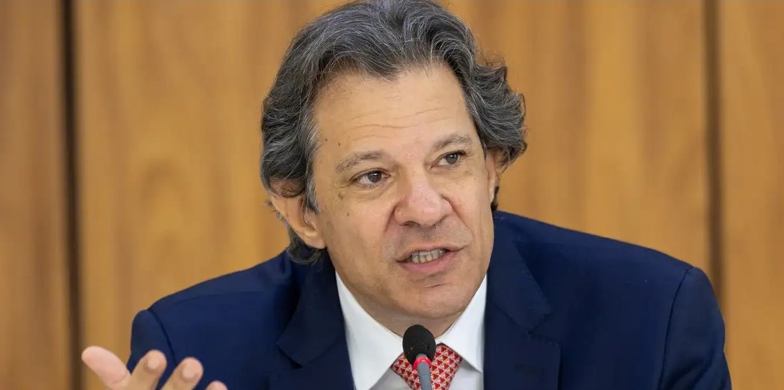 Haddad discute com Filipe Barros: 