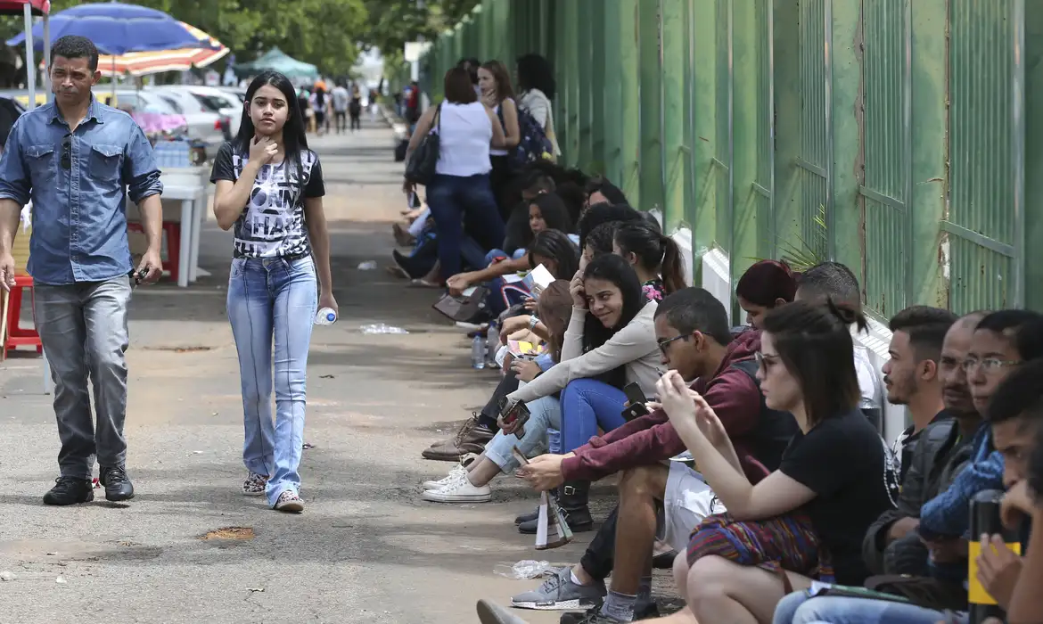 Cresce número de jovens que não estudam nem trabalham no Brasil 