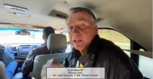 Caravana de Bolsonaro arrecada 30 carretas com doações