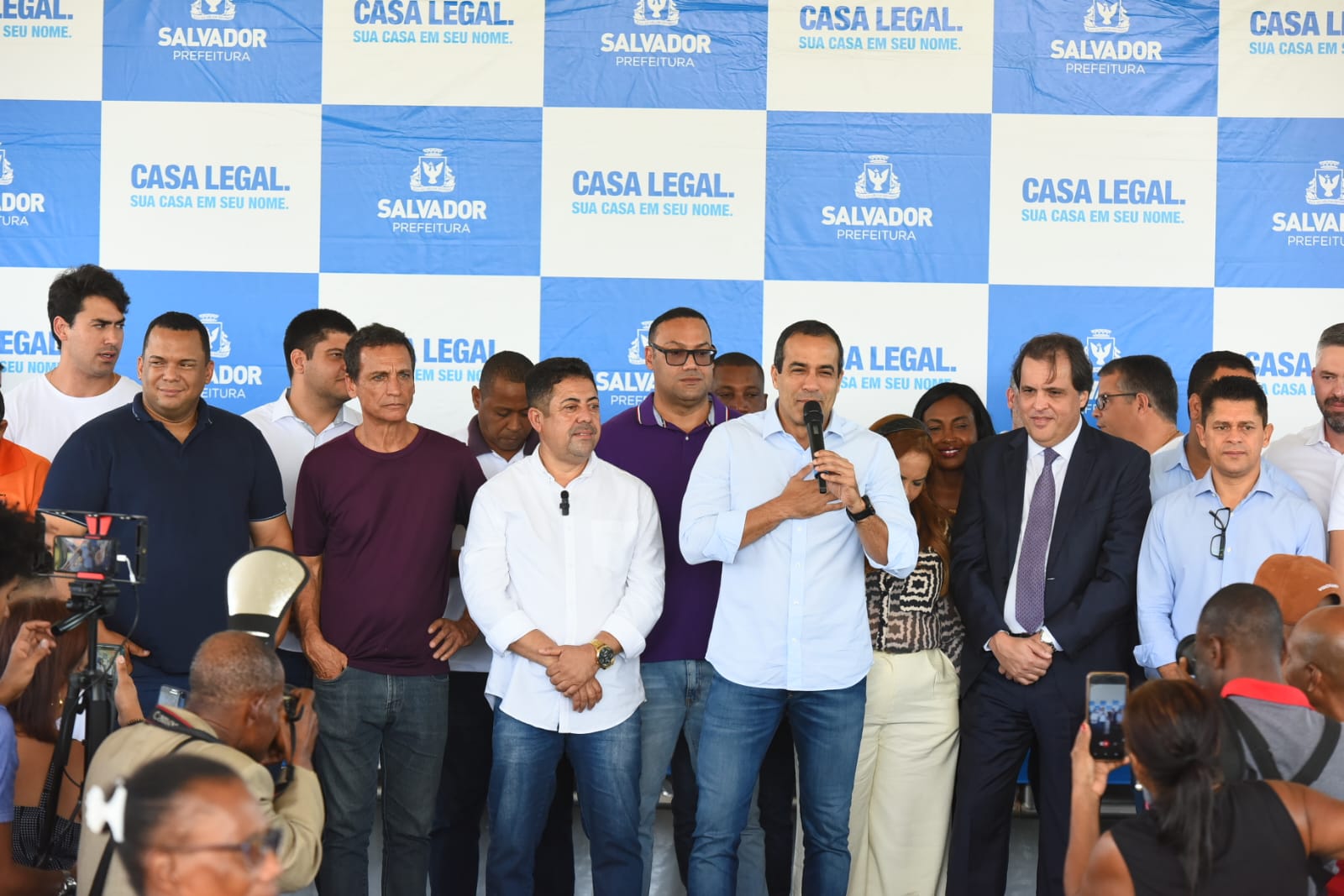 Prefeitura entrega mais de 600 títulos de propriedade ao Bairro da Paz pelo programa Casa Legal
