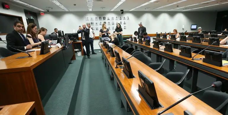 Comissão aprova proposta que transfere os encargos da tornozeleira eletrônica para o preso