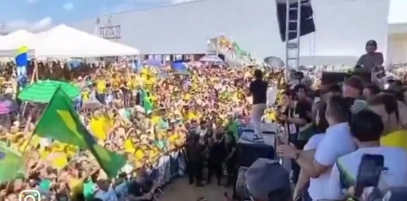 Bolsonaro é ovacionado em Parauapebas, interior do Pará