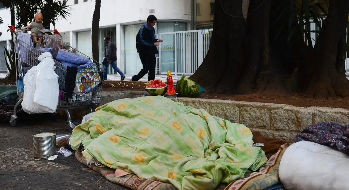 Vereador de Curitiba quer substituir esmolas por atendimento social 