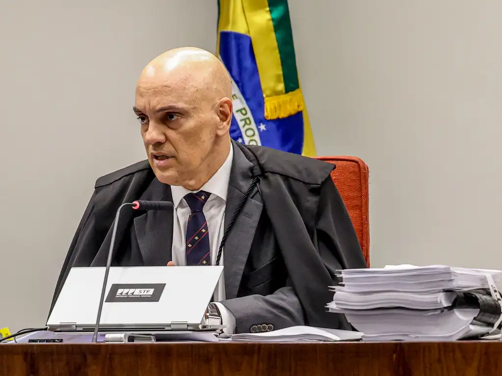 STF volta atrás e informa que Bolsonaro e Ramagem podem se comunicar