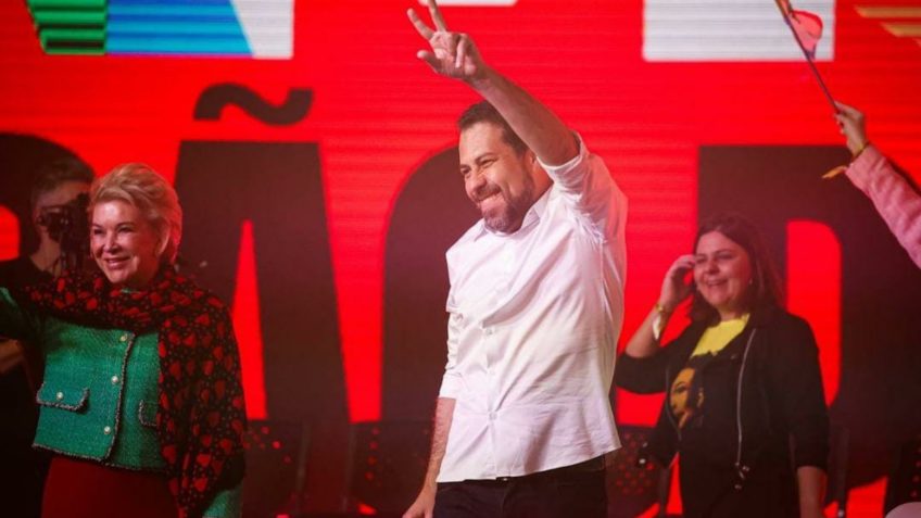 Ao lado de Lula, Boulos oficializa candidatura à Prefeitura de SP