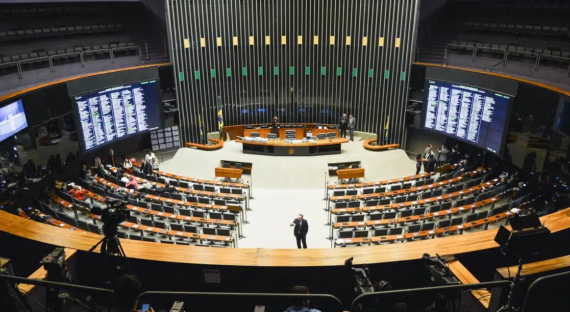 Deputados somam 493 faltas sem justificativa no primeiro semestre