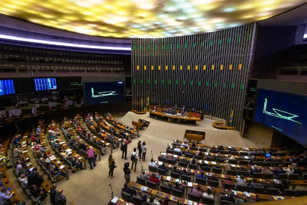 Esquerda vota em massa contra aumento de pena para roubos, furtos e latrocínios