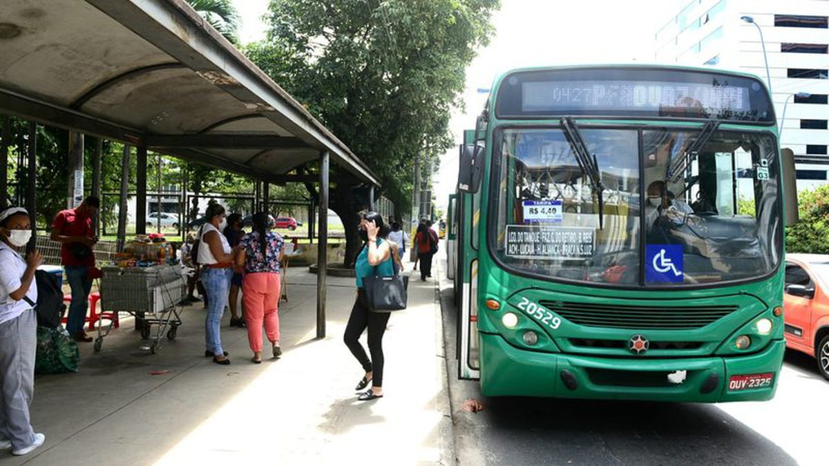 Ônibus deixam de circular no bairro de Tancredo Neves mais uma vez