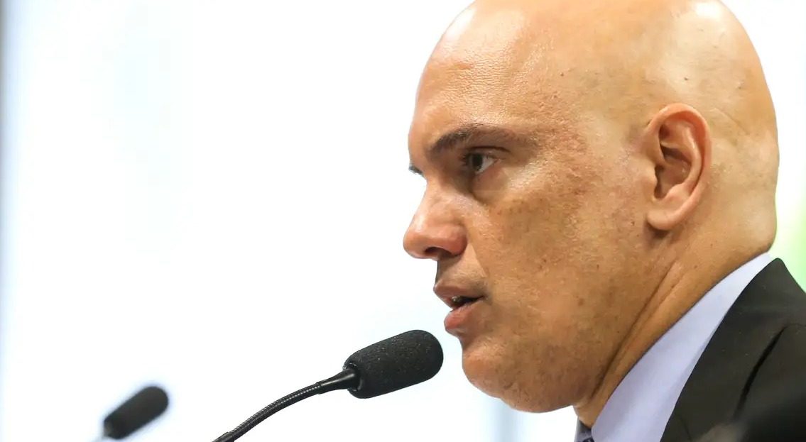 Após vazamentos, Moraes manda PF investigar ex-auxiliar do TSE