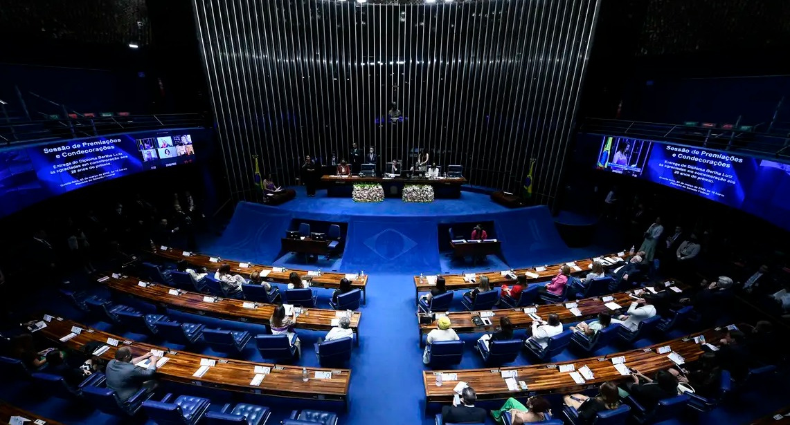 Senado aprova urgência de projeto que muda a Lei de Ficha Limpa