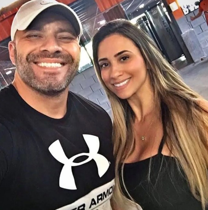 Moraes bloqueia redes sociais de esposa de Daniel Silveira