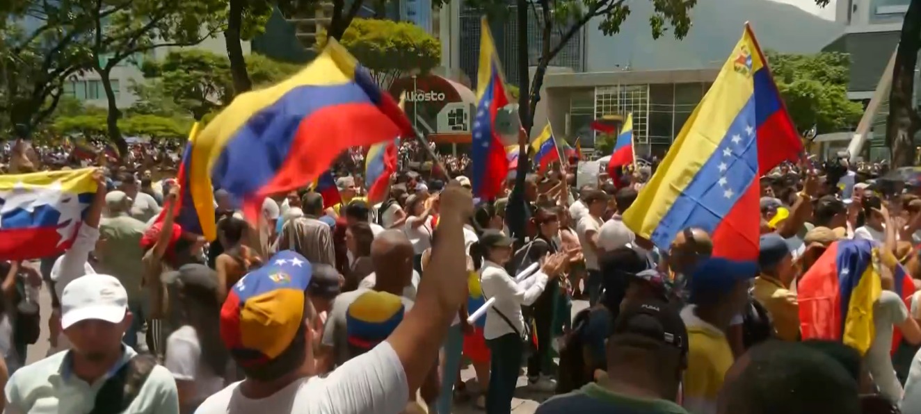 Ditadura da Venezuela liberta 40 adolescentes presos em protestos contra Maduro