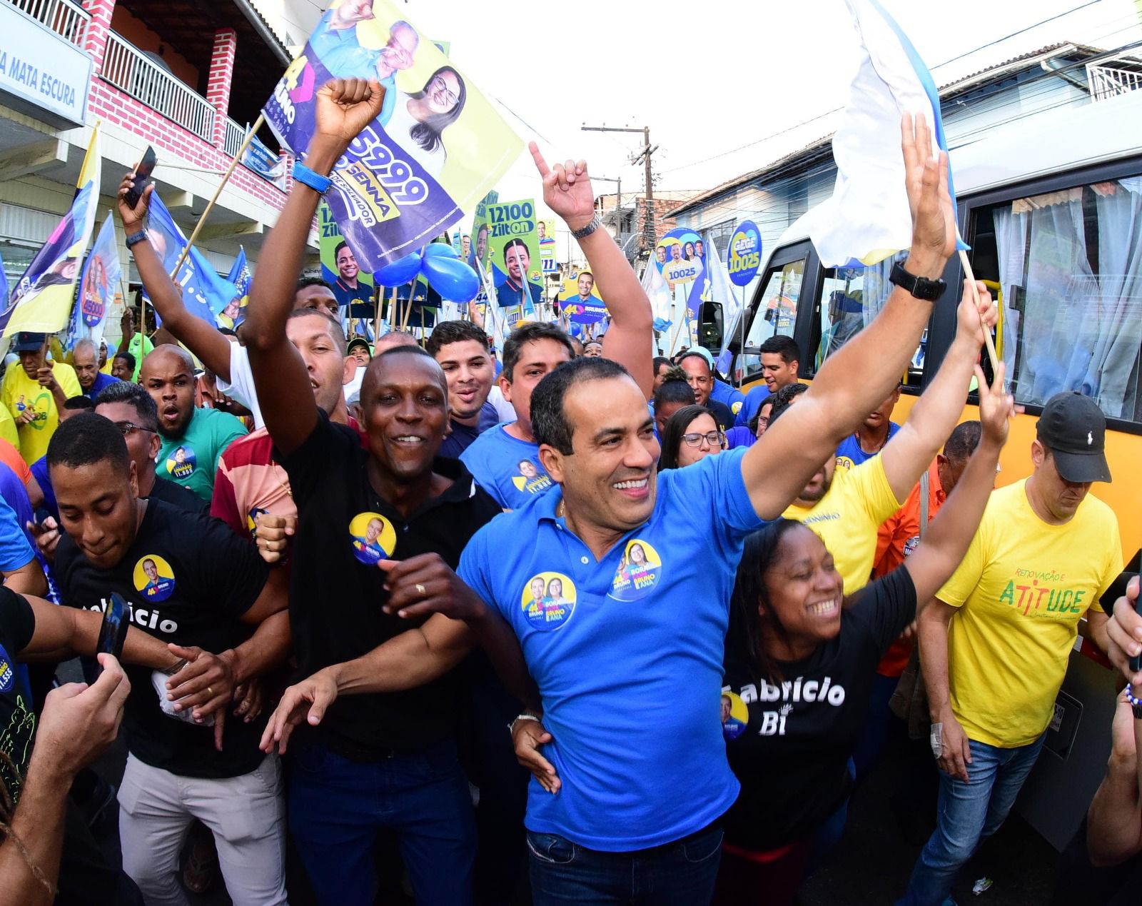 Em caminhada na Mata Escura, Bruno cita grandes obras no bairro, como nova ligação com a BR-324