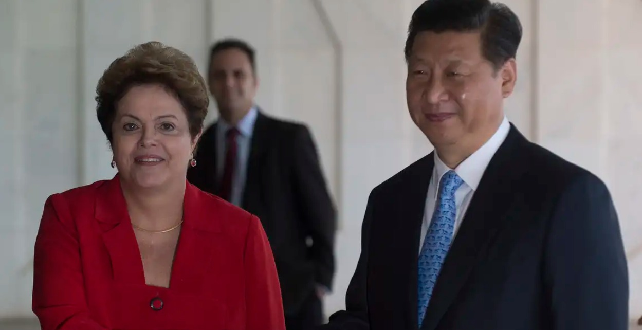 Xi Jinping condecora Dilma com a mais alta honraria da China